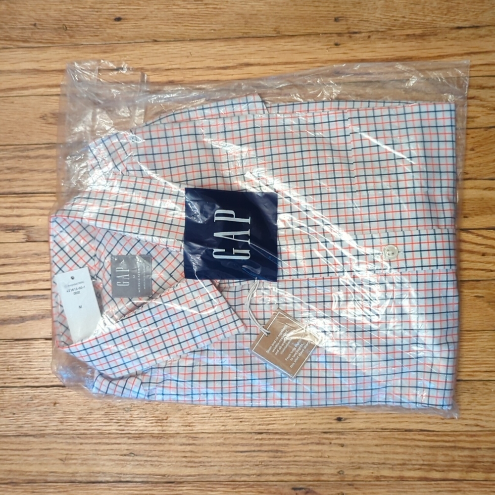Gap Wrinkle Resistant Dress Shirt. Medium. White with red and blue check.